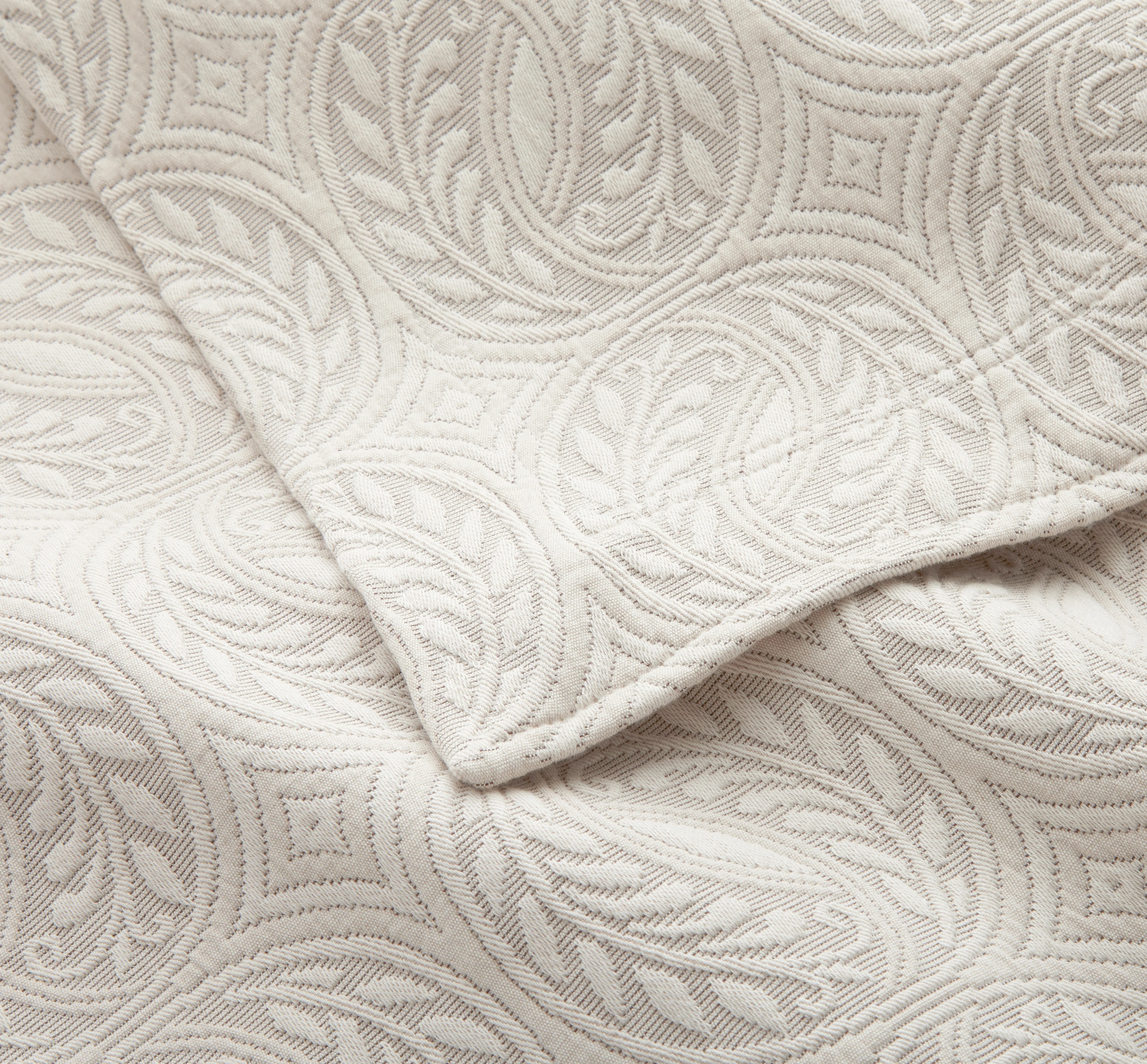 Vienna Matelassé Tailored Bed Skirt - Image 3